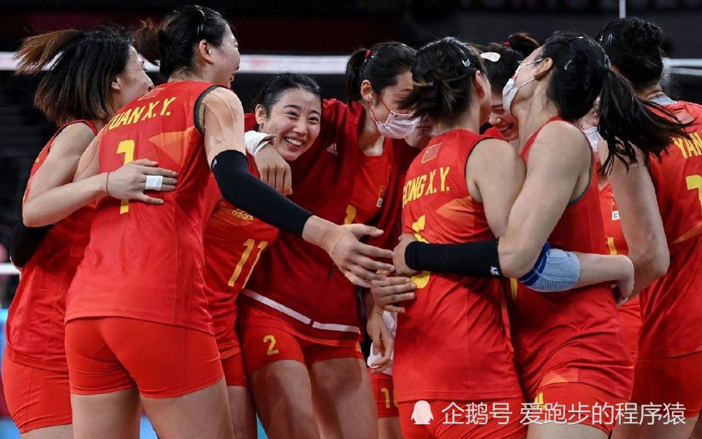 影片以海贼、海军、革命军争夺霸权的祭典;海贼世博会为舞台展开故事，路飞等人此次面临的强敌是罗杰海贼团前成员，巴雷特